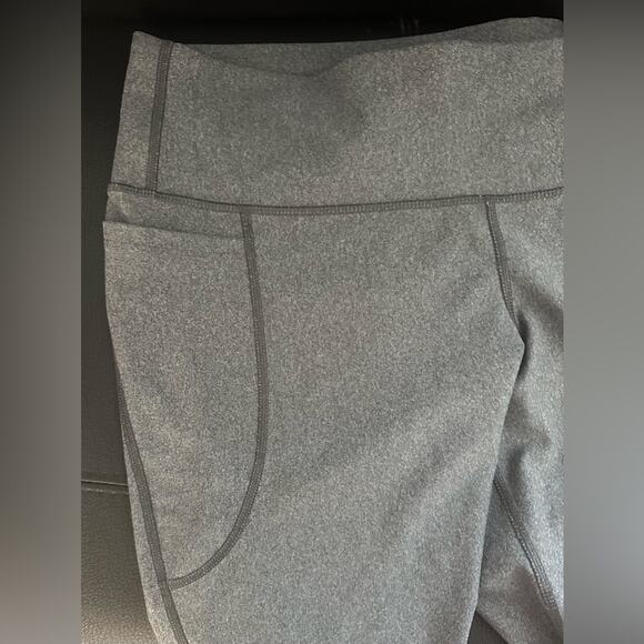 Size LG Women’s Under Armour Gray Leggings - Picture 6 of 7
